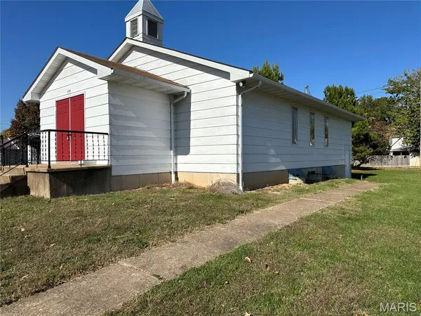 $130,000 | 111 West Monroe Avenue, Owensville, MO 65066