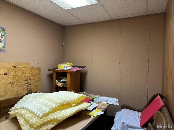 $130,000 | 111 West Monroe Avenue, Owensville, MO 65066