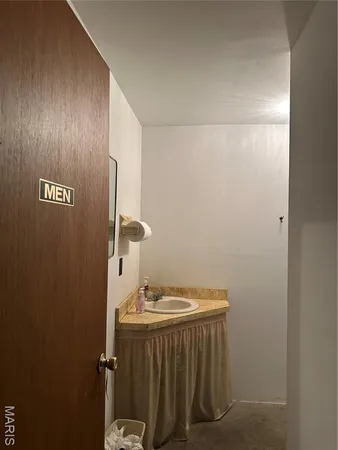 $130,000 | 111 West Monroe Avenue, Owensville, MO 65066