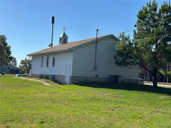 $130,000 | 111 West Monroe Avenue, Owensville, MO 65066