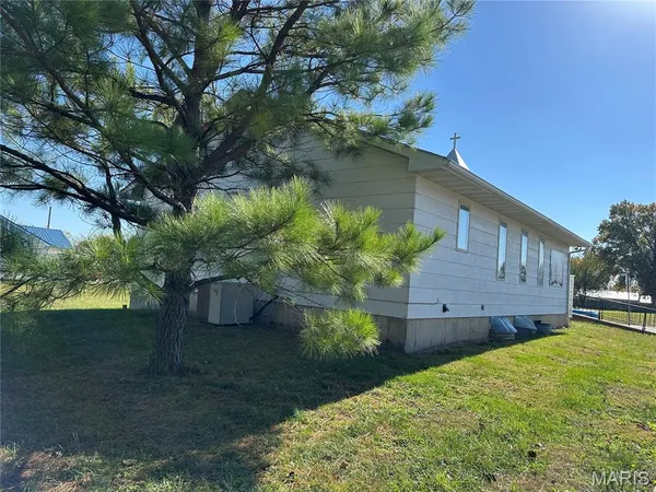 $130,000 | 111 West Monroe Avenue, Owensville, MO 65066