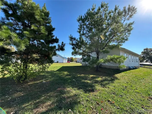 $130,000 | 111 West Monroe Avenue, Owensville, MO 65066