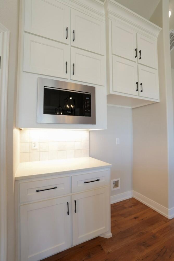 712 East 19th Street Wolfforth, TX 79382 - Photo 5 of 23 a kitchen with a sink cabinets and microwave