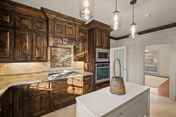 $384,000 | 601 North Main Street, Leonard, TX 75452