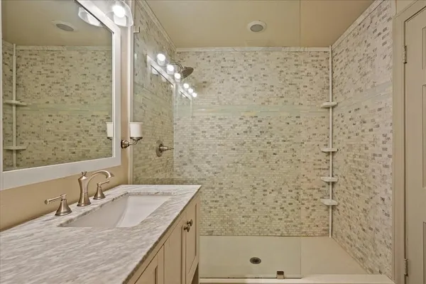 $384,000 | 601 North Main Street, Leonard, TX 75452