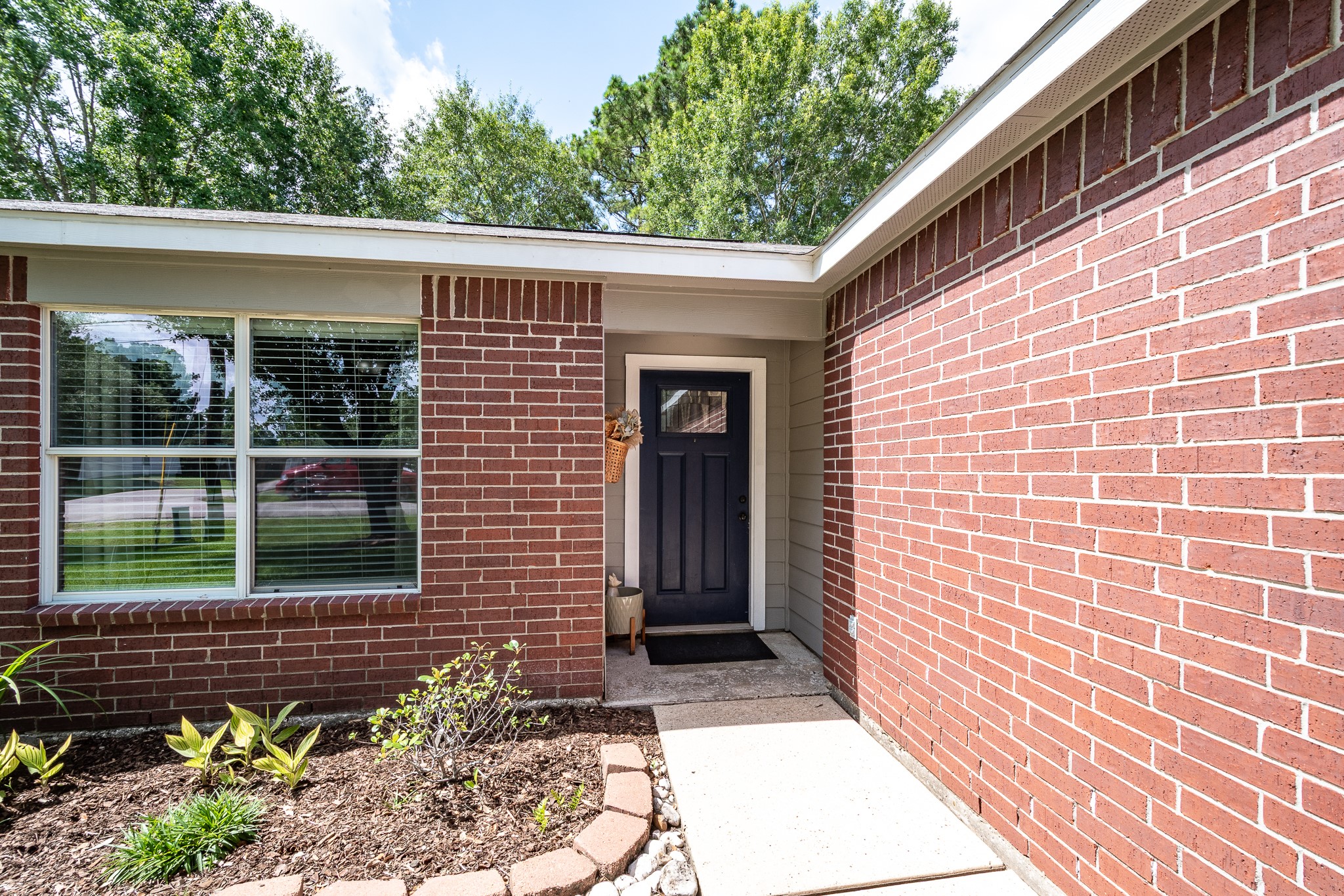 16392 Many Trees Lane Conroe, TX 77302 - Photo 5 of 33 Welcoming