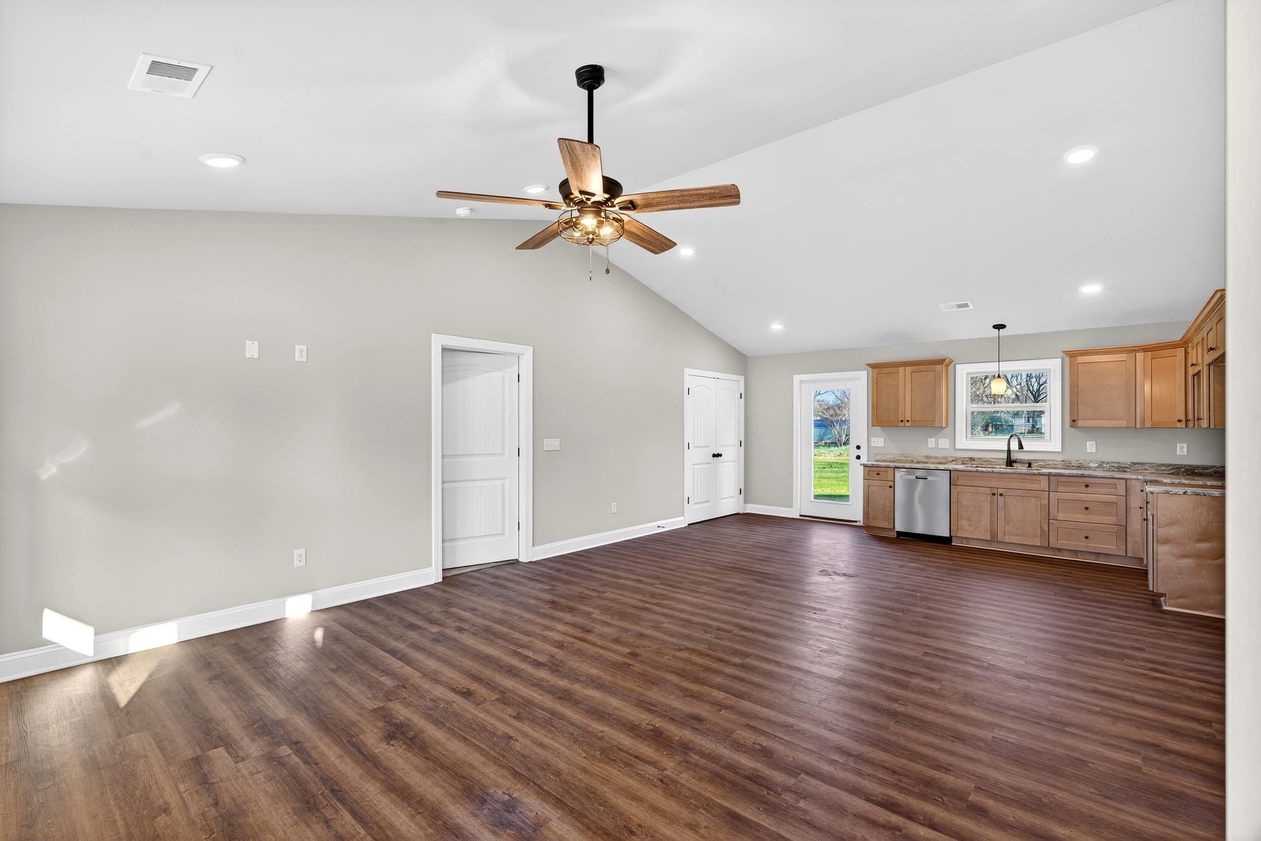 214 Gaffney Avenue Gaffney, SC 29341 - Photo 4 of 27