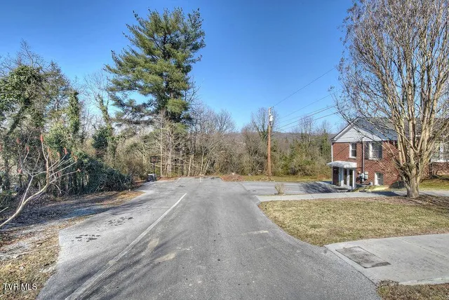 $375,000 | 329 Old Stage Trail, Bristol, TN 37620