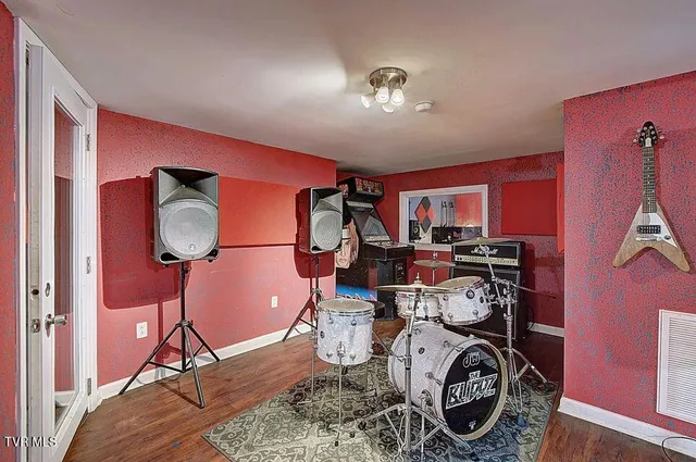 $375,000 | 329 Old Stage Trail, Bristol, TN 37620