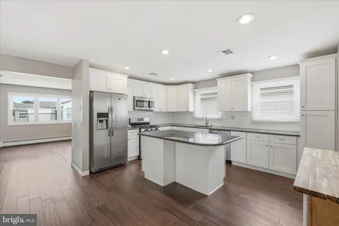 $389,900 | 298 Costa Mesa Drive, Toms River, NJ 08757