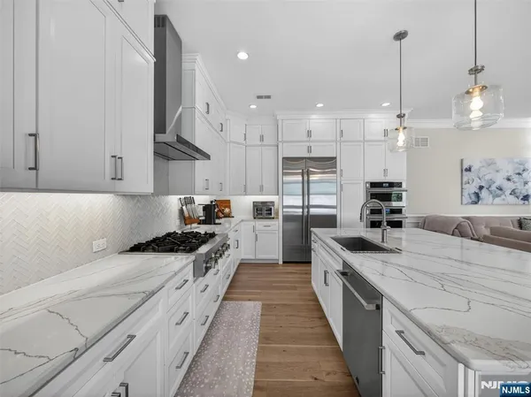$1,599,999 | 19 Woodmont Circle, River Vale, NJ 07675