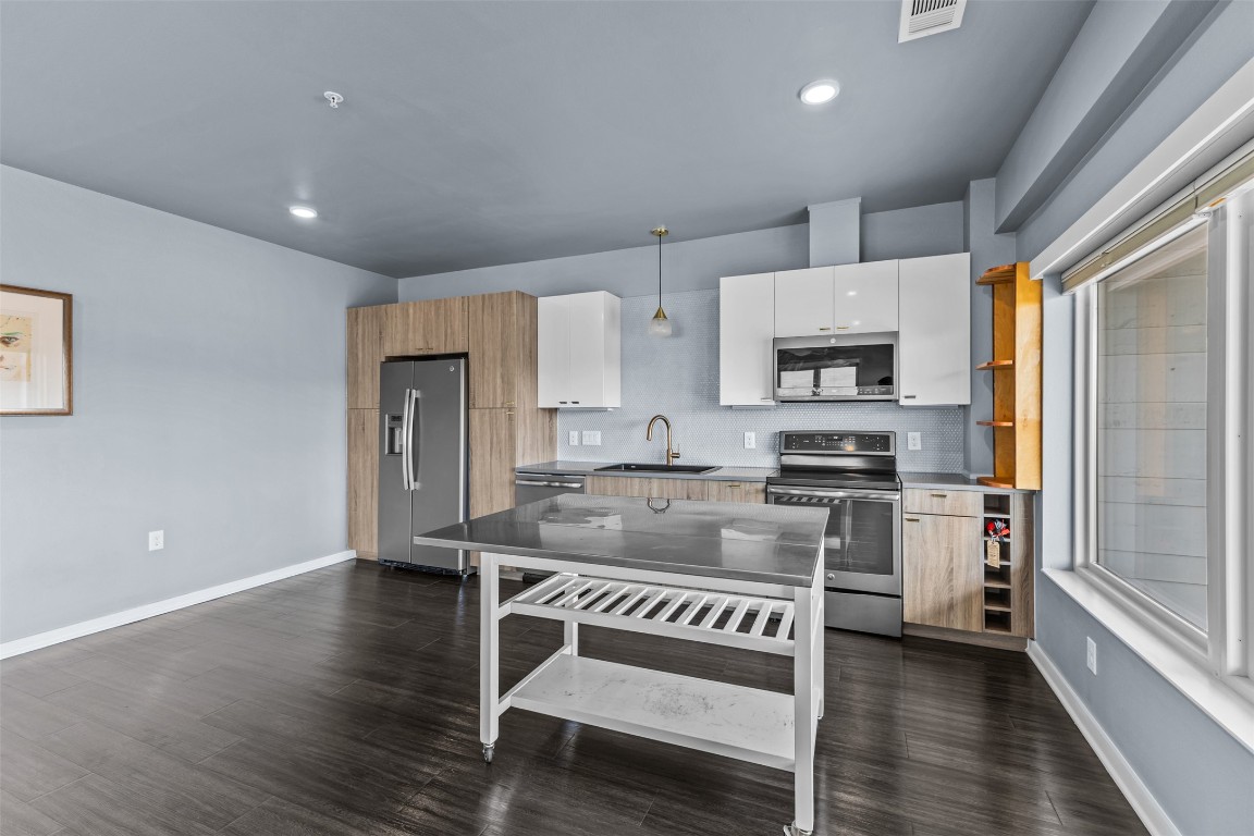 4361 South Congress Avenue, Unit 301 Austin, TX 78745 - Photo 20 of 33