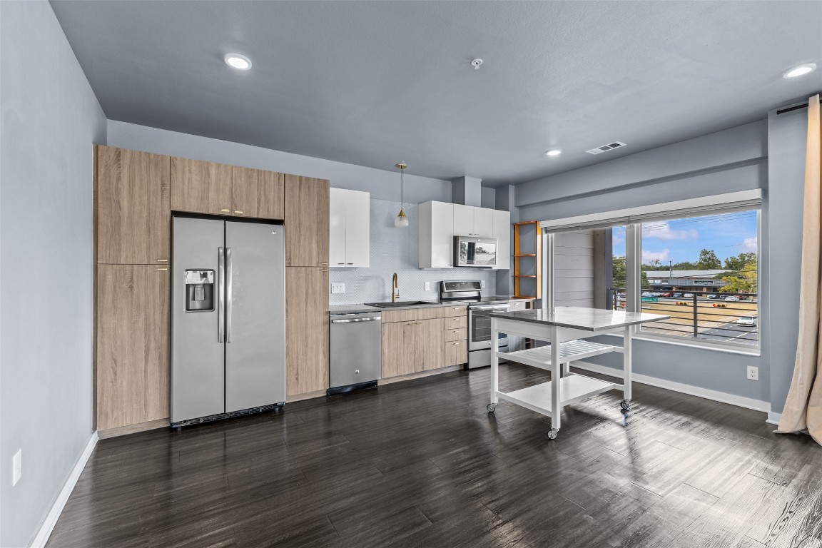 4361 South Congress Avenue, Unit 301 Austin, TX 78745 - Photo 3 of 33