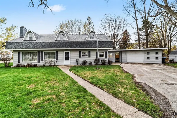 $325,000 | 709 New William Street, Ludington, MI 49431