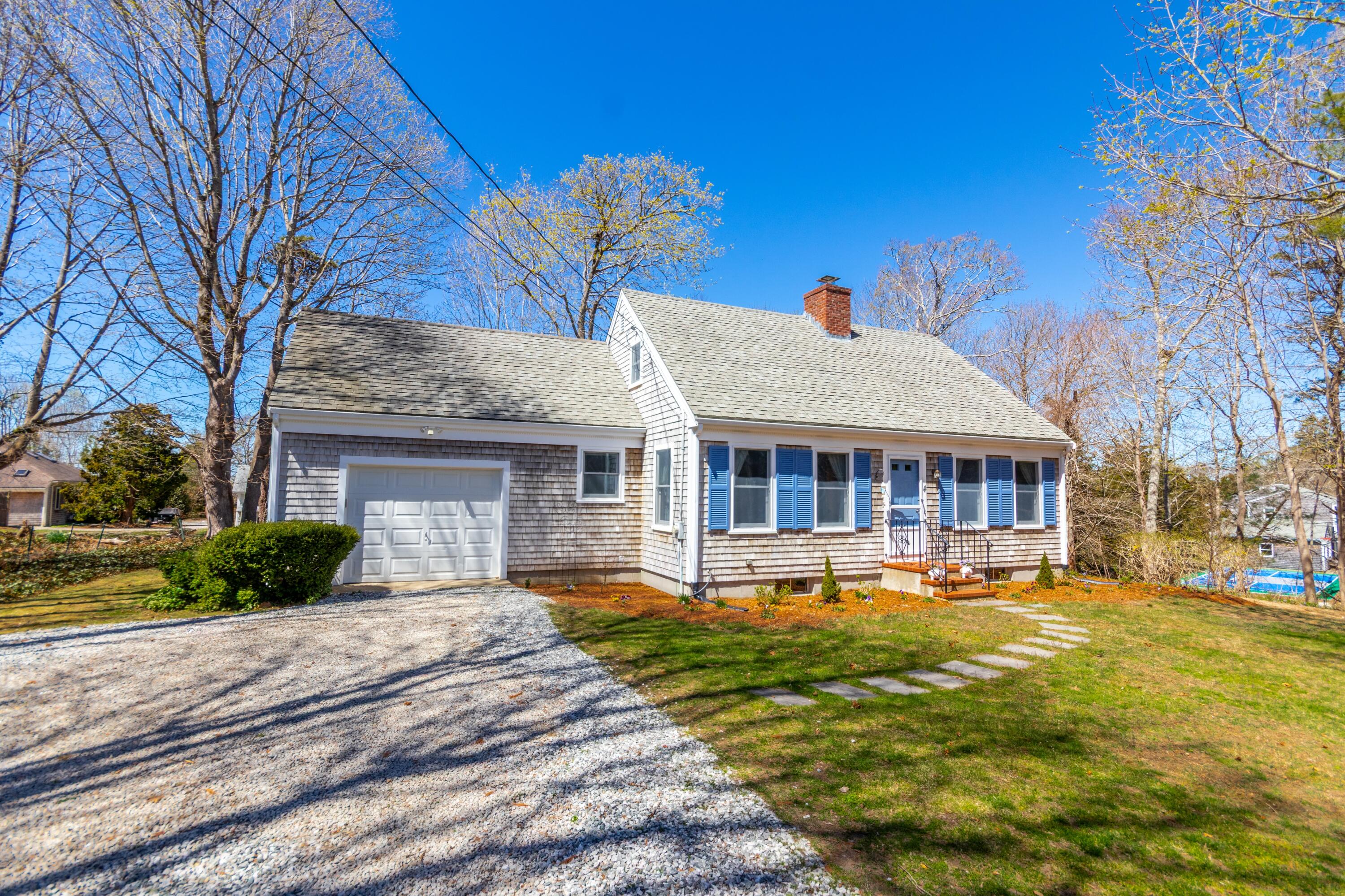 4 Quail Hill Road Pocasset, MA 02559 - Photo 2 of 38 Front garage angle