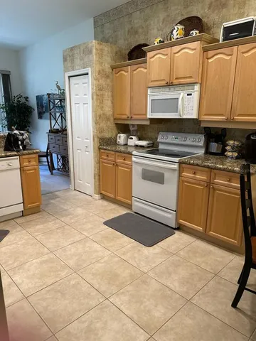 $3,500 | 3607 Square W Lane, Unit 20, Sarasota, FL 34238