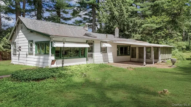 a view of a golf course with green space