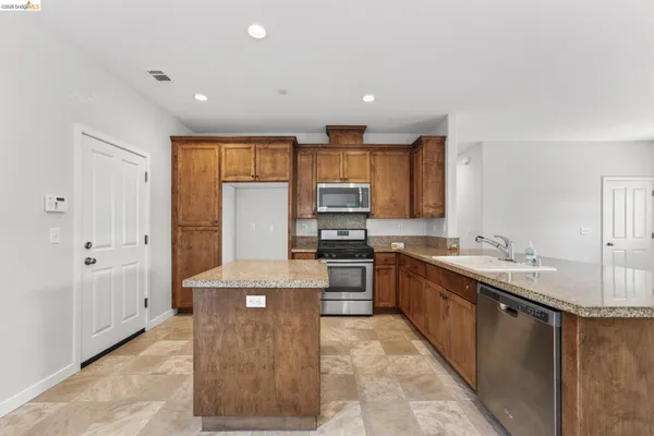 $498,000 | 813 South School Street, Lodi, CA 95240