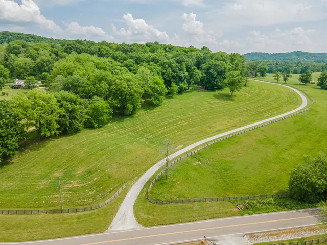 $1,749,900 | 4000 Cantebury Drive, Culleoka, TN 38451