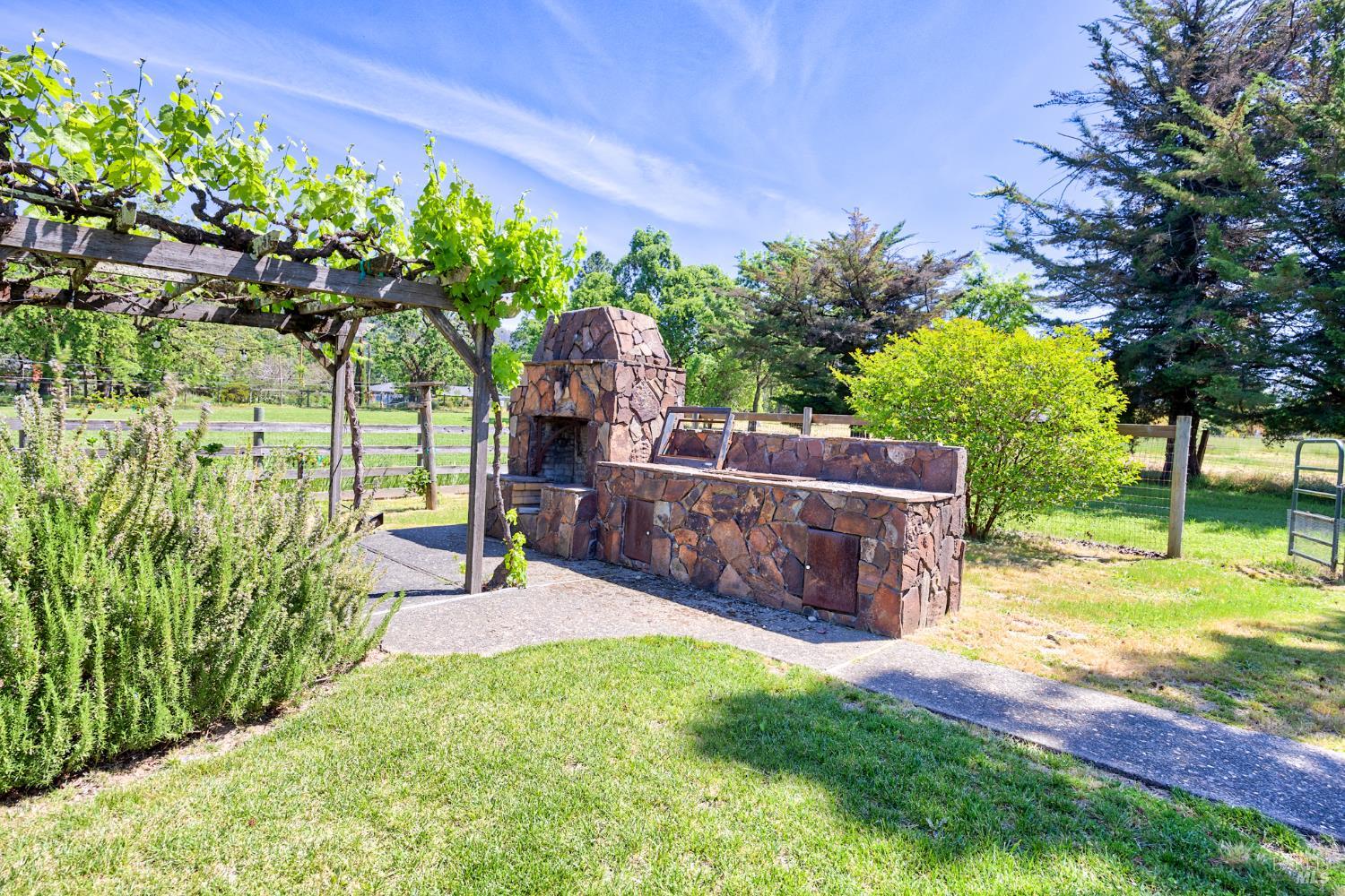 6282 Melita Road Santa Rosa, CA 95409 - Photo 38 of 55 a view of a backyard with a garden