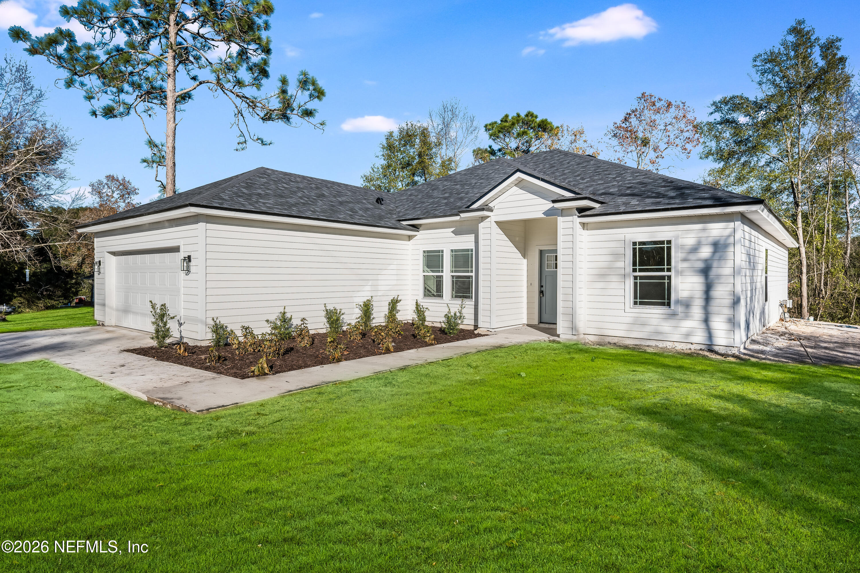4455 Southeast 3rd Place Keystone Heights, FL 32656 - Photo 2 of 25 a front view of a house with garden