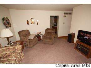 6 Buckingham Road Chatham, IL 62629 - Photo 3 of 11 Gallery Image 3