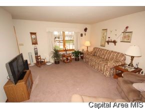6 Buckingham Road Chatham, IL 62629 - Photo 4 of 11 Gallery Image 4