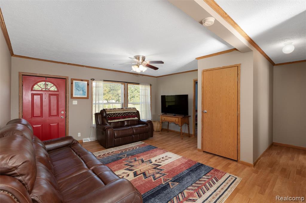 12559 Barnes Road Byron, MI 48418 - Photo 3 of 27
