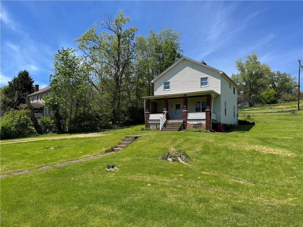 a view of a house with a yard