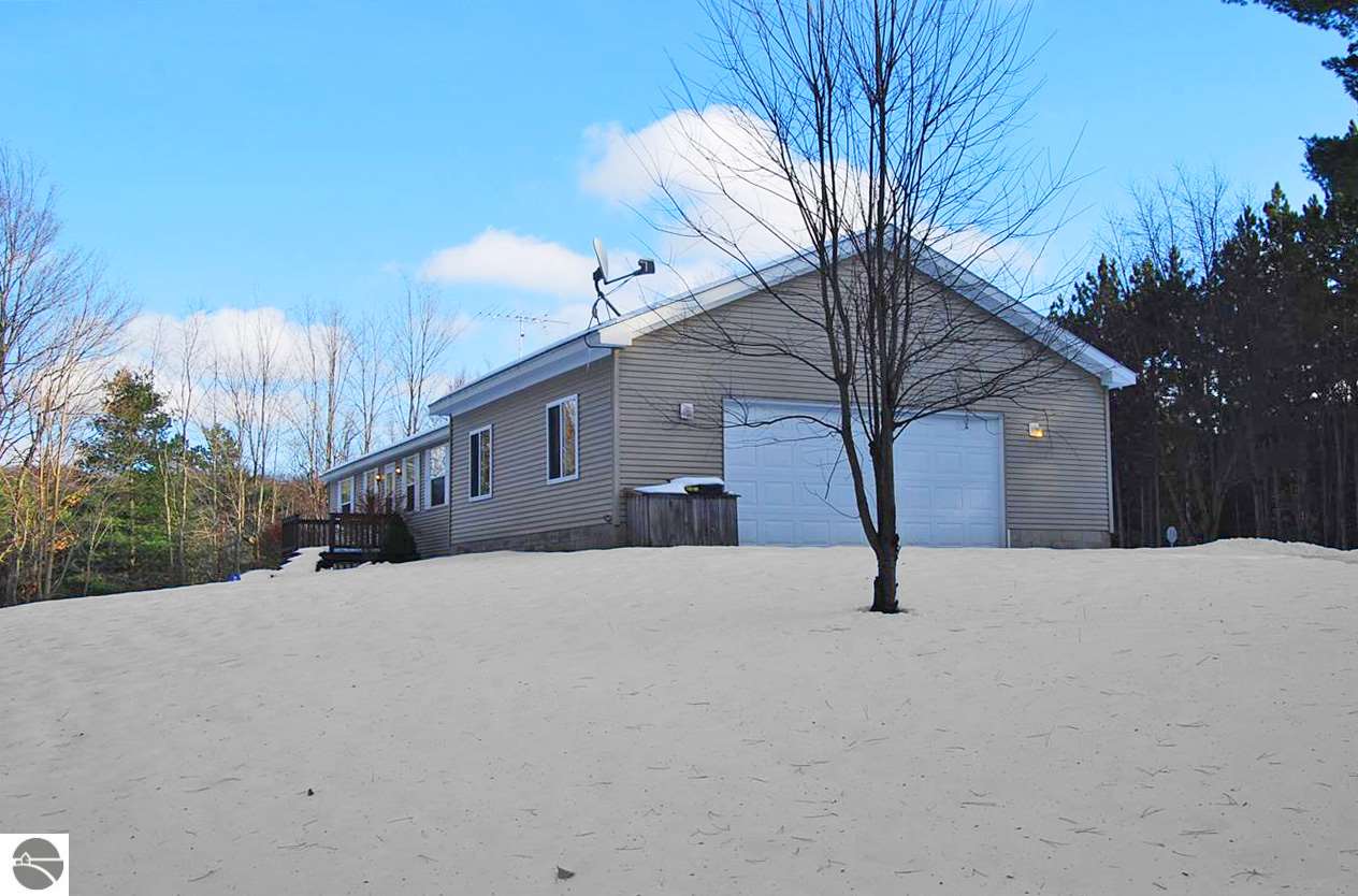 7761 Larson Road South Boardman, MI 49680 - Photo 3 of 29 1779092-2.JPG