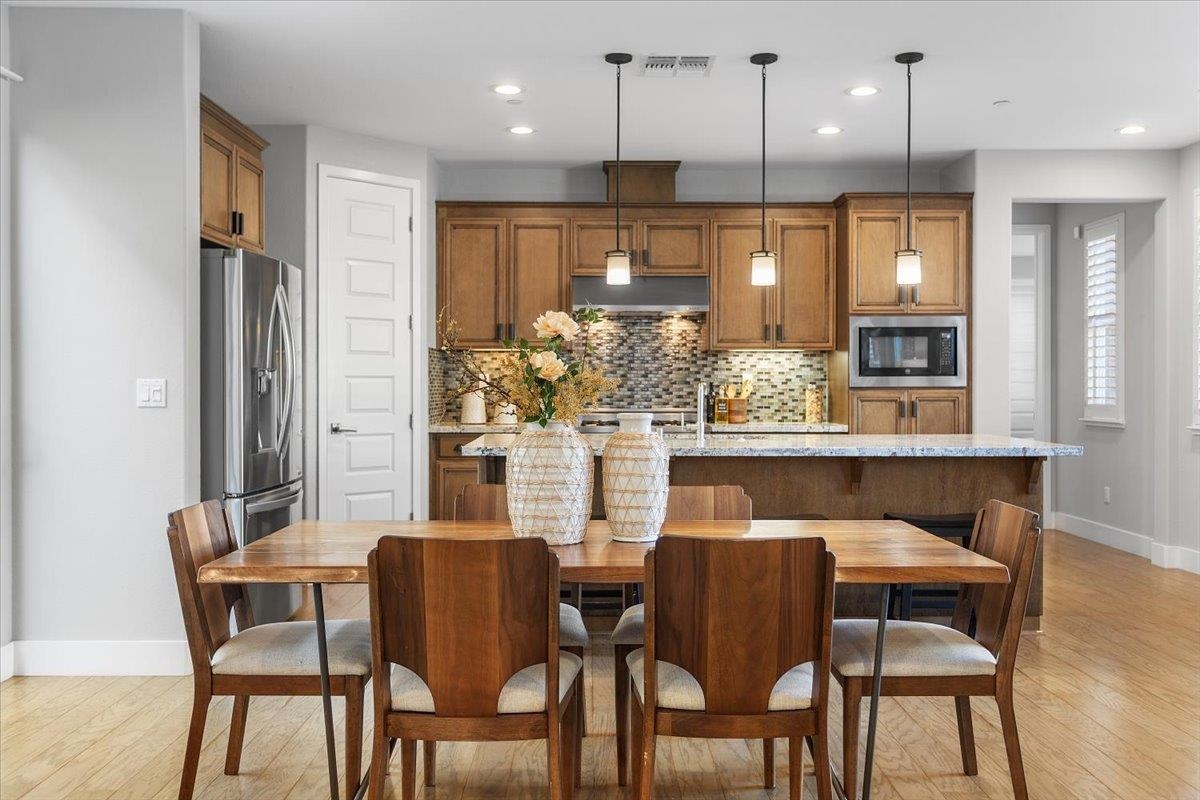 406 Mosley Avenue Alameda, CA 94501 - Photo 11 of 60 a dining room with furniture and window