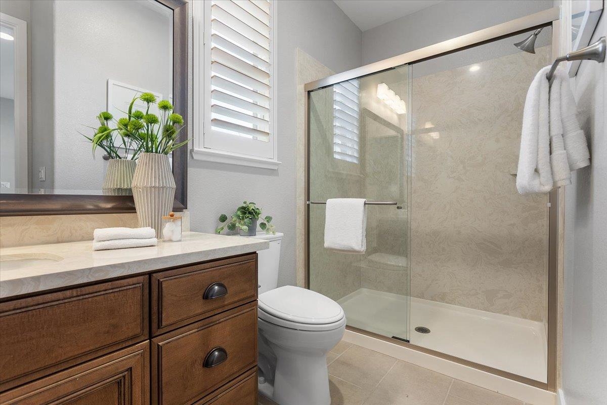 406 Mosley Avenue Alameda, CA 94501 - Photo 24 of 60 a bathroom with a sink toilet and shower