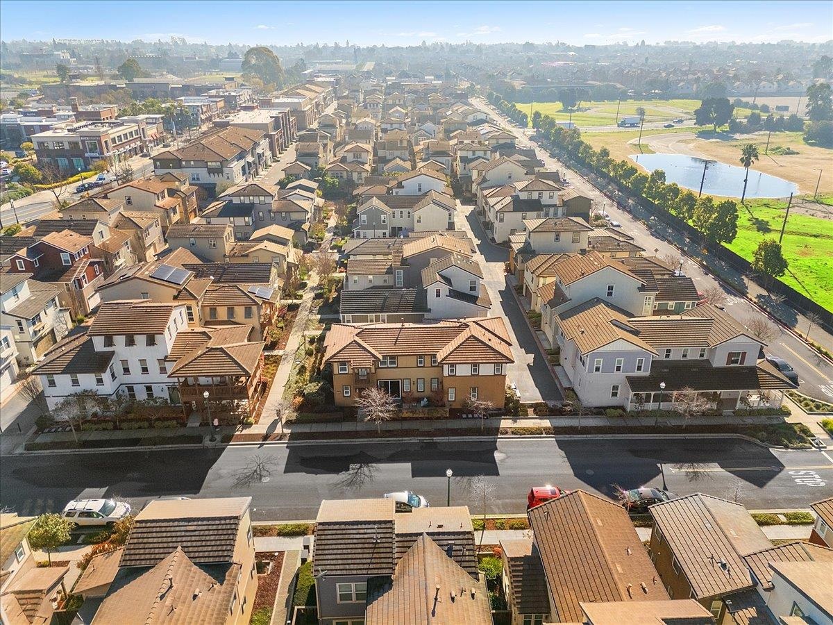 406 Mosley Avenue Alameda, CA 94501 - Photo 53 of 60 an aerial view of residential houses with outdoor space