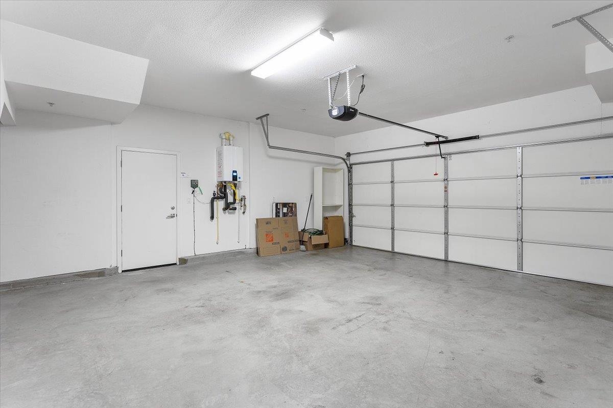 406 Mosley Avenue Alameda, CA 94501 - Photo 59 of 60 a view of a garage