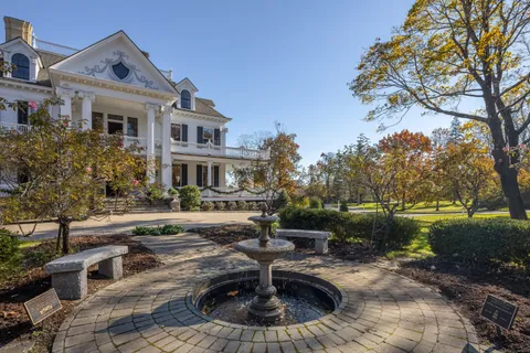 $450,000 | 105 Olcott Way, Unit 105, Ridgefield, CT 06877