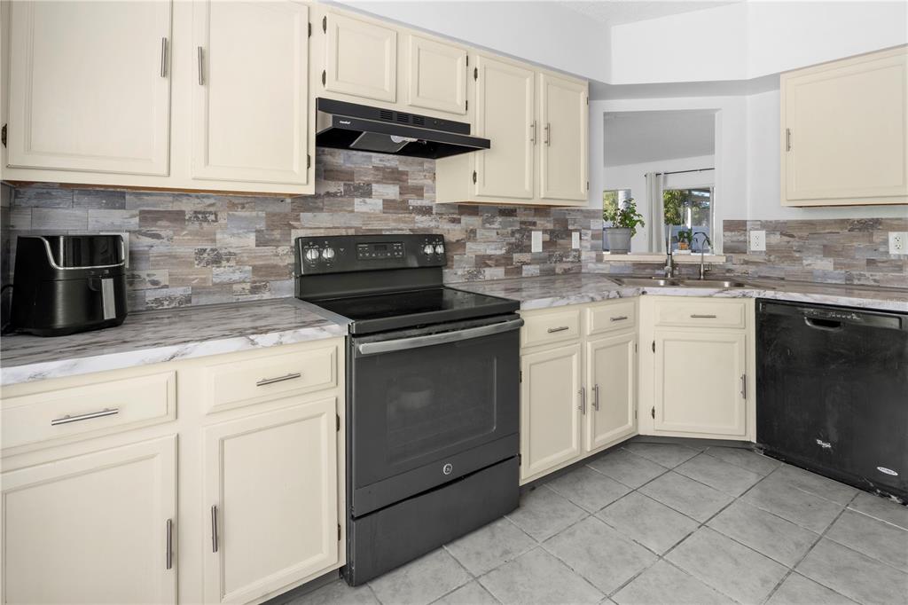 11852 Lark Song Loop Riverview, FL 33579 - Photo 11 of 18