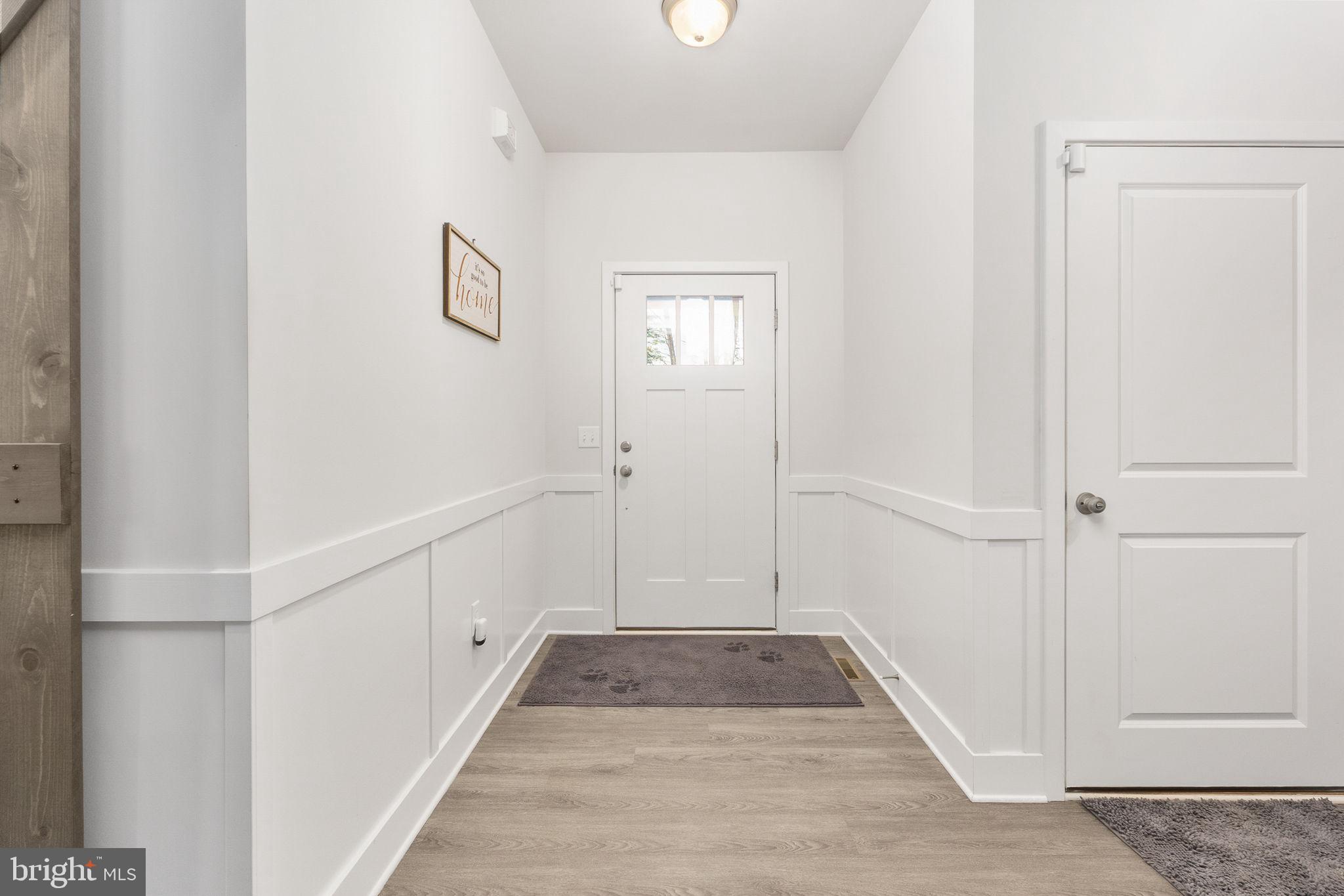 3301 Flat Run Road Locust Grove, VA 22508 - Photo 6 of 53 Foyer - Note Borden Batten half walls.