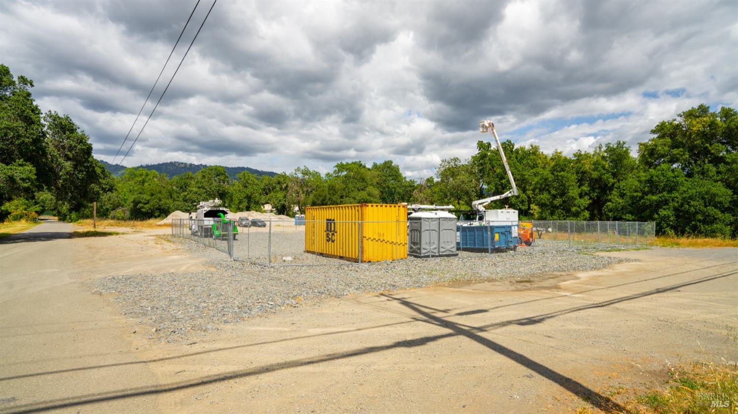 27101 Chrome Iron Road Cloverdale, CA 95425 - Photo 20 of 21 a view of a basket ball ground