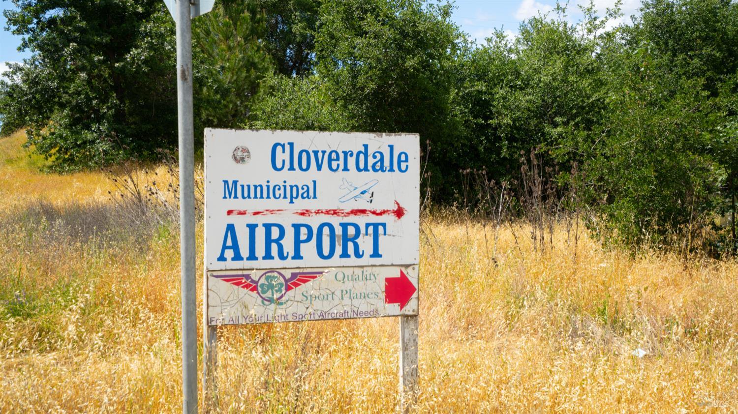 27101 Chrome Iron Road Cloverdale, CA 95425 - Photo 21 of 21 a sign that is on a brick wall