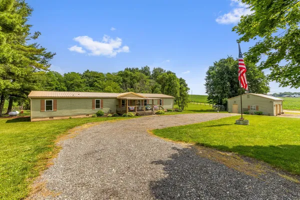 $315,000 | 5080 Canal Road Northeast, Pleasantville, OH 43148