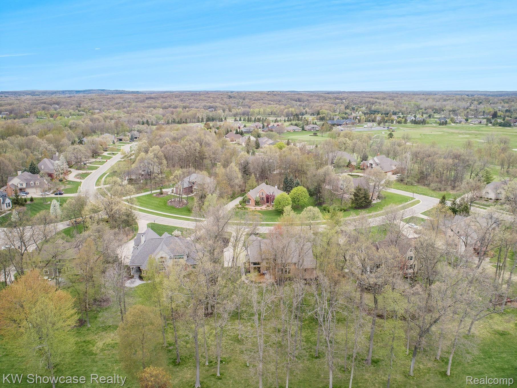 688 Inverness Highland, MI 48357 - Photo 50 of 57 DJI_0593.jpg