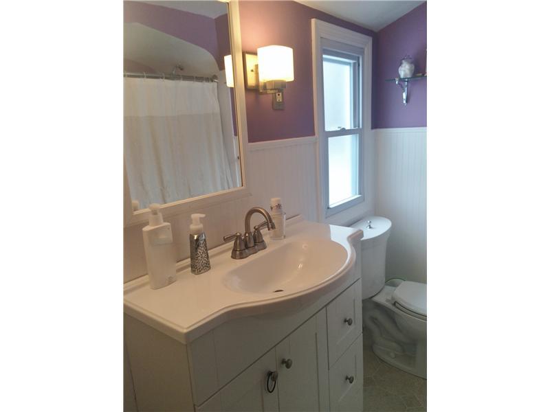 1726 Locust Road Franklin Park, PA 15143 - Photo 7 of 8 Full Bath.