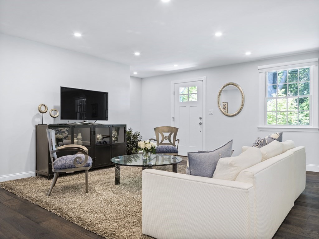 45 Seaward Road Wellesley, MA 02481 - Photo 4 of 9