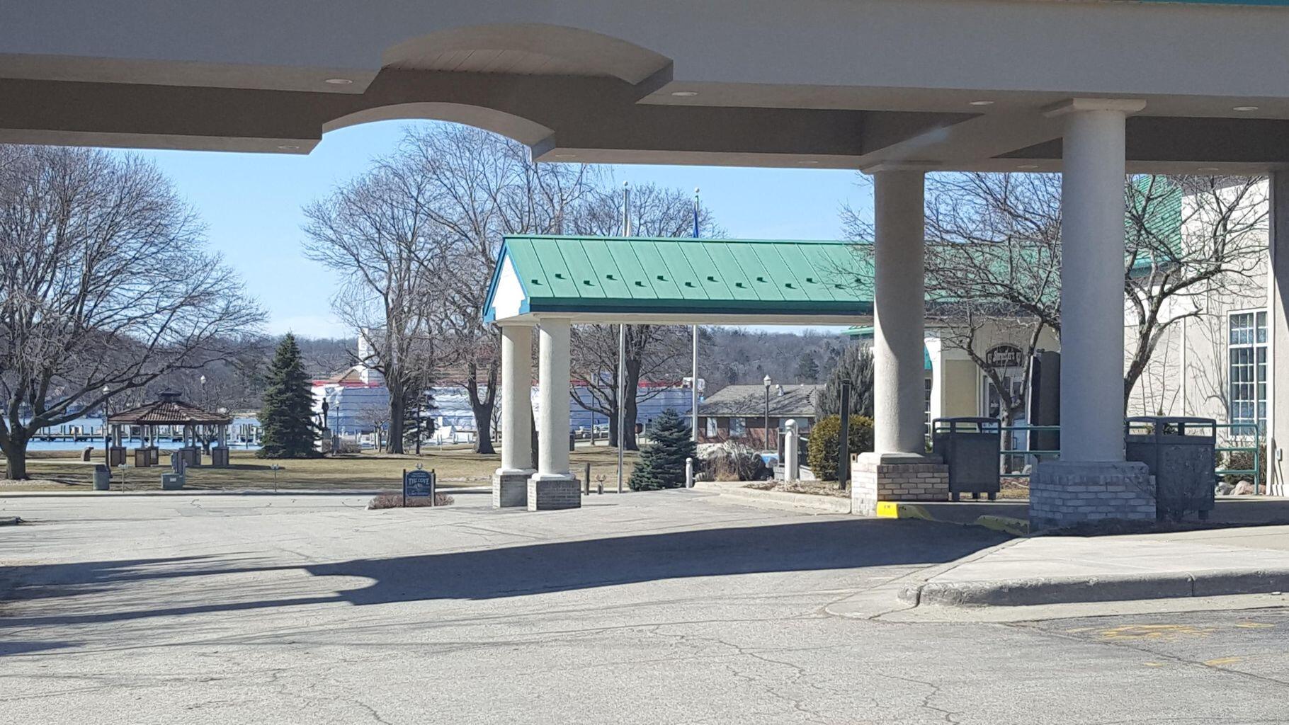 111 Center Street, Unit 357 Lake Geneva, WI 53147 - Photo 14 of 14 Entry