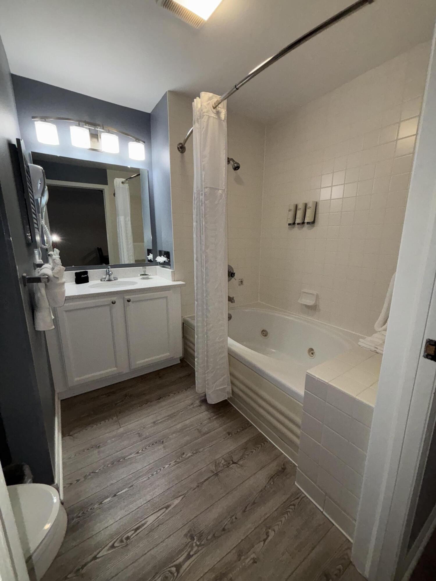 111 Center Street, Unit 357 Lake Geneva, WI 53147 - Photo 3 of 14 Bathroom