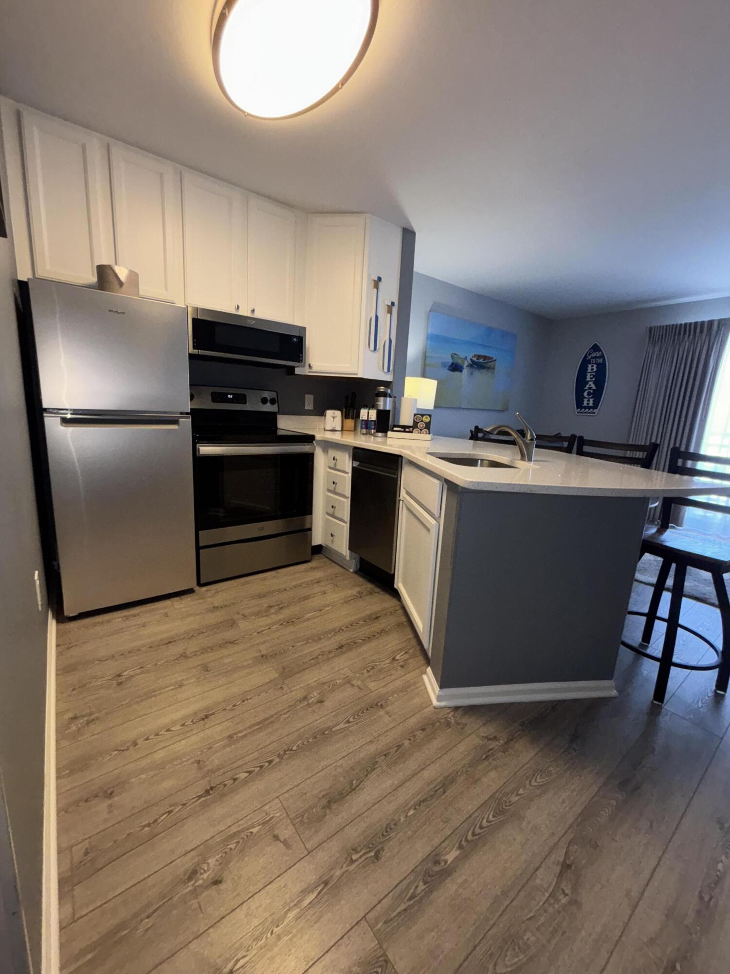 111 Center Street, Unit 357 Lake Geneva, WI 53147 - Photo 4 of 14 Kitchen