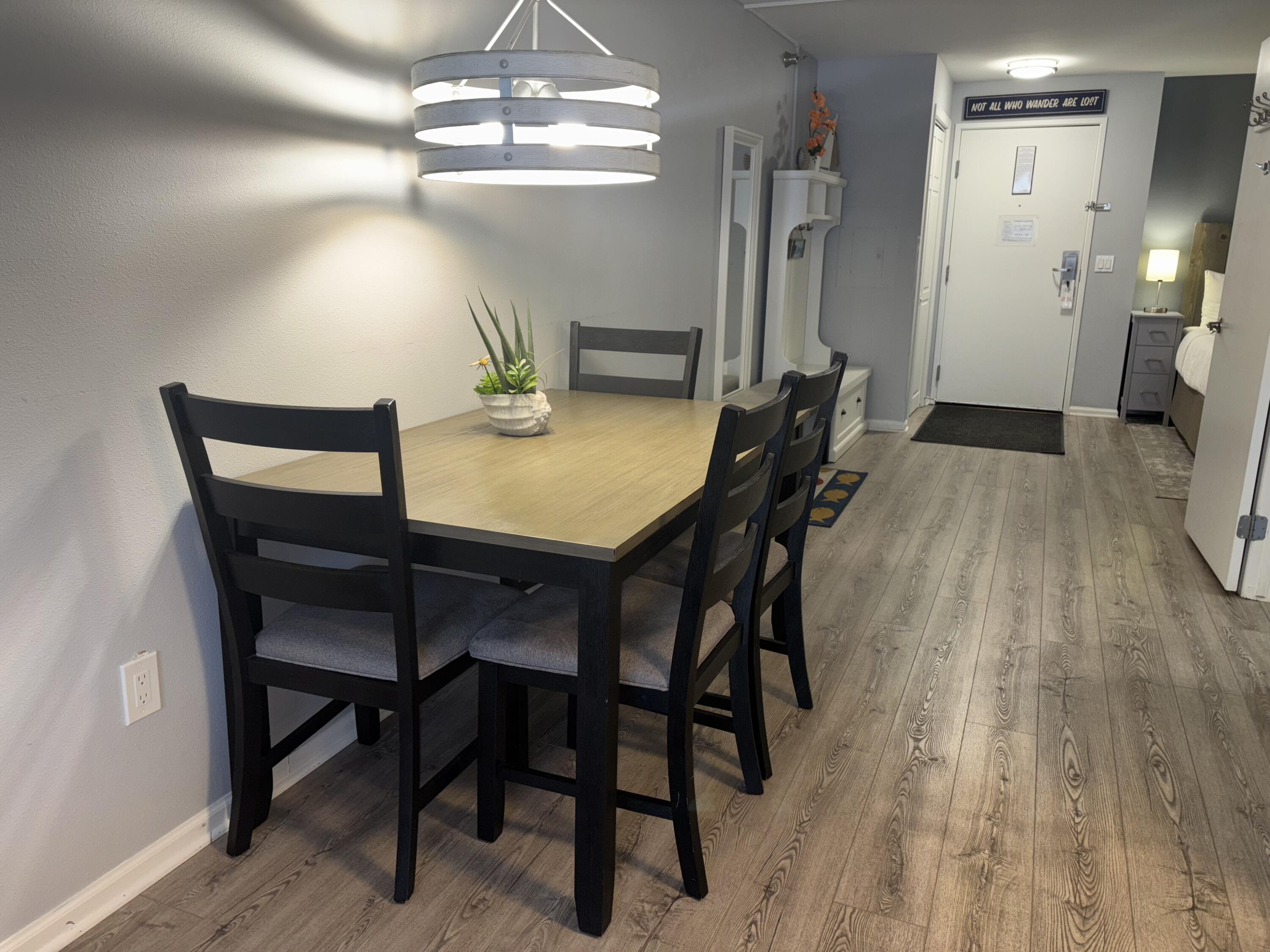 111 Center Street, Unit 357 Lake Geneva, WI 53147 - Photo 7 of 14 Dining Area