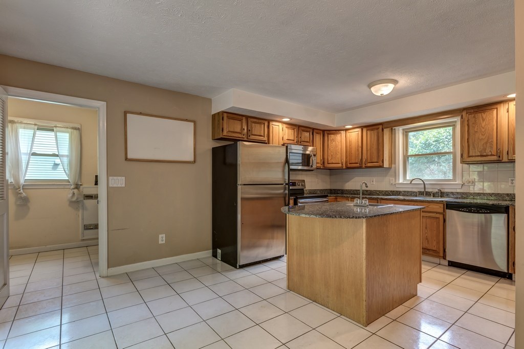 16 Rocky Ledge Road Merrimack, NH 03054 - Photo 12 of 31 Gallery Image 12