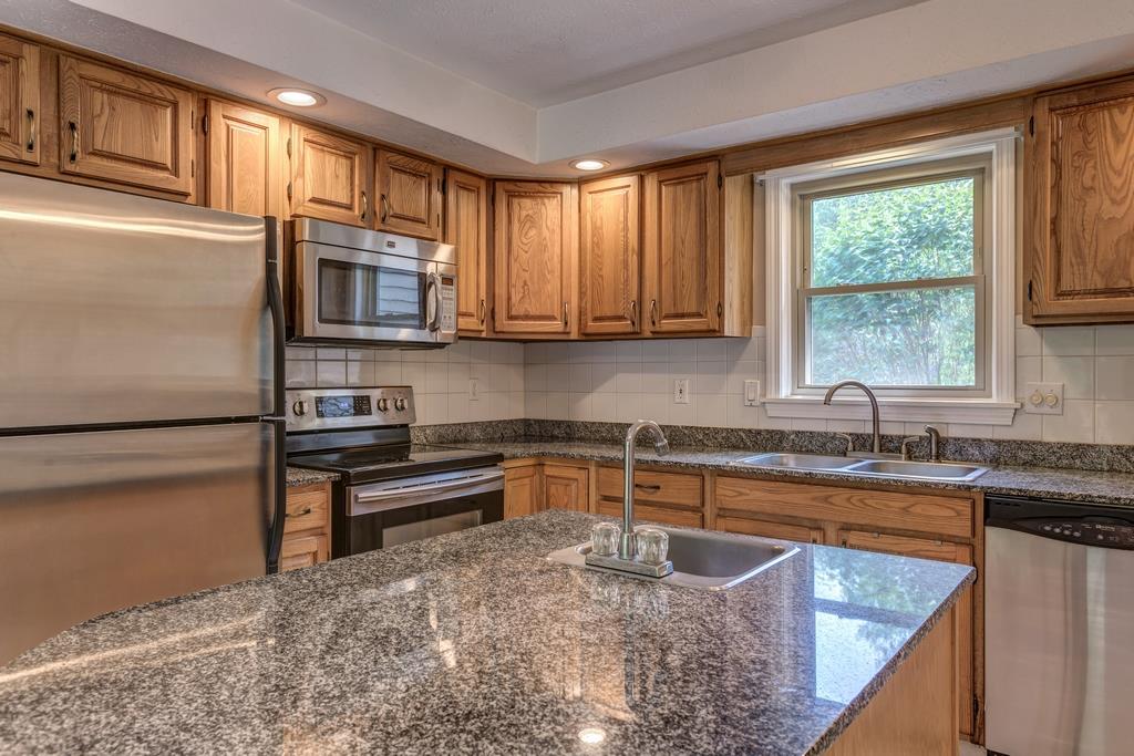 16 Rocky Ledge Road Merrimack, NH 03054 - Photo 10 of 31 Gallery Image 10