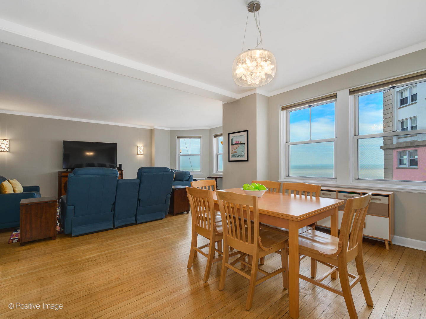 5555 North Sheridan Road, Unit 1717 Chicago, IL 60640 - Photo 2 of 3